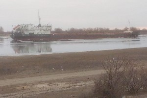 В Астраханской области сел на мель очередной сухогруз