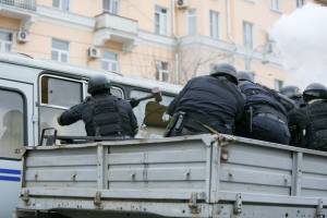 В Астрахани спецназ задержал иномарку с непростым грузом