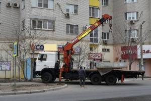 На улицах Астрахани сносят незаконные конструкции