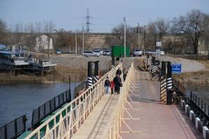 В Астрахани открылась пешеходная понтонная переправа в районе Милицейского моста
