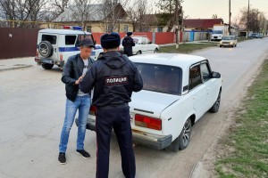 Астраханец напал на полицейского с кулаками