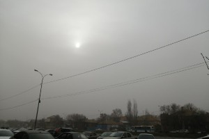 Из-за природных пожаров небо над Астраханью заволокло дымом