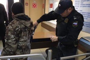 Астраханец пытался пронести нож в здание суда