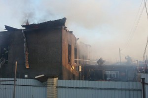 В Астрахани сгорели 2 жилых дома