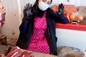 В Астрахани продавцов и покупателей на рынках и в магазинах проверяют на наличие масок и перчаток