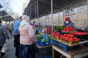 Продавцам рынка в Жилгородке придется снижать цены: у астраханцев нет денег на еду