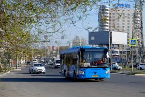 В Астрахани начали ходить маршрутки и автобусы. Подробно о соблюдении дистанции, графике работы и пропусках