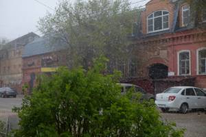 Снег и ураганный ветер накрыли Астрахань