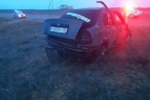 Ночью в Астраханской области перевернулась машина с подростками в салоне