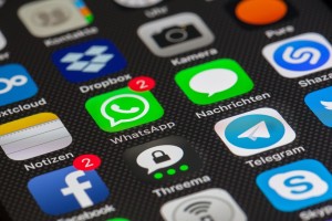 WhatsApp ограничивает рассылку сообщений