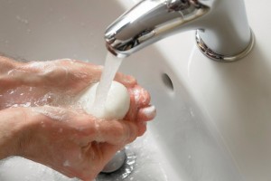 Антибактериальное мыло не эффективнее обычного