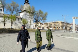 Астраханские полицейские помогли пенсионерке добраться до дома