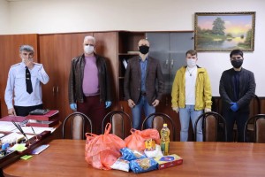 В Астрахани вручили продуктовые наборы ветеранам ВОВ и органов внутренних дел