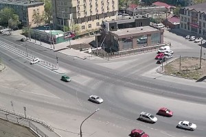 В Астрахани водитель пробил ограждение на улице Яблочкова