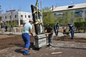 В Трусовском районе установили памятную стелу