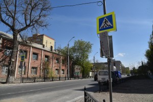 Дорогу на улице Генерала Епишева в Астрахани обезопасят