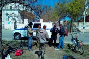 В Астраханской области пара после контакта с заражённым COVID-19 соседом поехала «по делам»