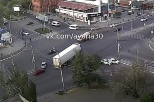 На улице Савушкина столкнулись два автомобиля