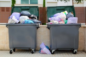В Астрахани ведётся масштабная уборка мусора