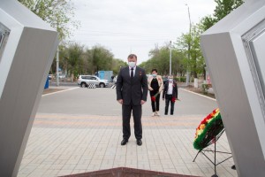 Игорь Бабушкин посетил памятную стеллу в Трусовском районе
