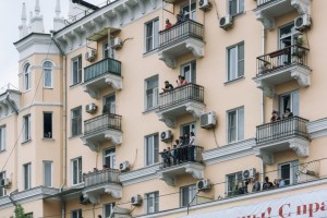 Астраханцы споют со своих балконов