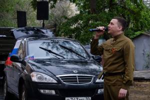 Во дворах Астрахани поют для ветеранов