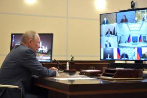 Путин поручил с 12 мая создать условия для возобновления работы базовых отраслей экономики