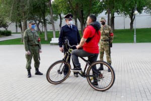 В Астраханской области поймали гостей из столицы, которые вместо самоизоляции отправились на улицу
