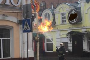 В центре Астрахани из-за разгерметизации трубы произошел пожар