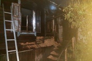 В Ахтубинске сгорел дом и автомобиль