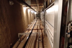 В десяти астраханских домах отремонтировали лифты