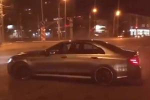 Опасный дрифт устроил водитель «Мерседеса» в Астрахани