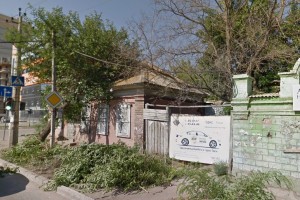В центре Астрахани горел заброшенный дом
