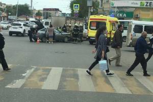 Девушка с грудным ребенком пострадала в аварии с хлебовозкой в Астрахани