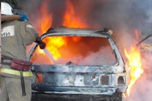 В Астрахани сегодня ночью сгорел автомобиль