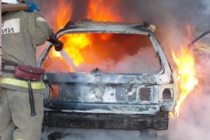 Этой ночью в Трусовском районе сгорел автомобиль