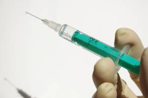 Российскую вакцину от COVID-19 испытали на людях