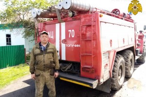 Водитель МЧС России в нерабочее время спас мужчину из огня