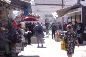 Астраханский рынок Большие Исады зачистили от нелегальных торговцев