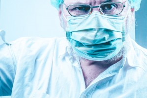 Минздрав опровергает: заражённые медики не выходят на работу