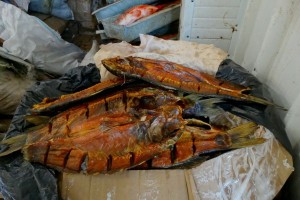 Астраханец готовил к продаже в антисанитарных условиях камчатских крабов и икру лосося