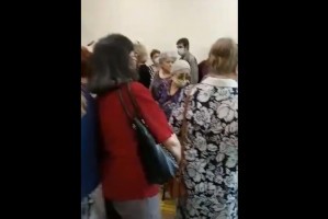 Астраханские пенсионеры атаковали Сбербанк