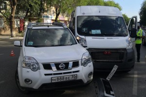 В Астрахани в ДТП попало маршрутное такси