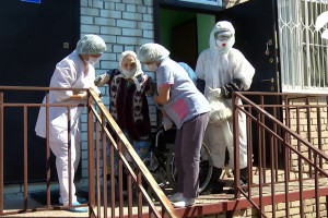 Из инфекционной больницы выписали первых постояльцев Астраханского дома-интерната для престарелых