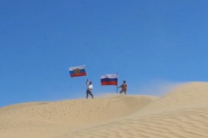 Астраханцы на бархане «Большой брат» установили флаг России