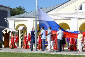 Астраханский губернатор Игорь Бабушкин поздравил жителей региона с Днём России