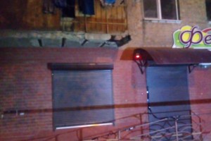 В Астрахани жильцы пятиэтажки опасаются разрушающегося балкона