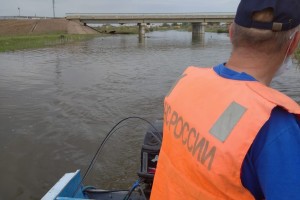 В Астраханской области спасатели разыскивают ребёнка