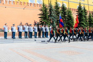 Руководство МЧС России возложило цветы к Могиле Неизвестного Солдата в Александровском саду