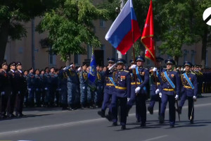 В торжественном прохождении войск Астраханского гарнизона ЮВО участвовали более восьмисот военных
